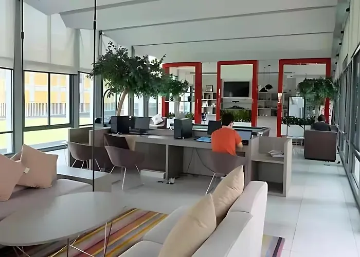 Skyline View 1 Bedroom Near Rca, Thonglor And Nana